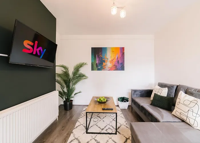 Boutique 5-Bed 5-Ensuite Stunning Solihull Gem, Near Jlr, Airport, Resorts World,Nec