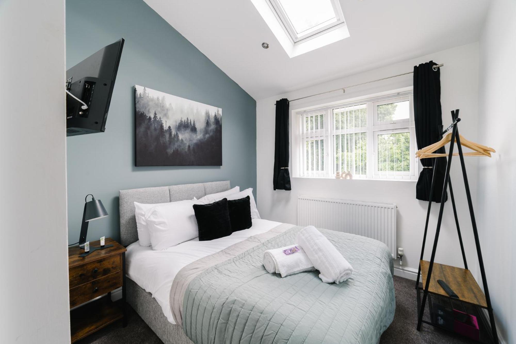 Holiday home Boutique 5-bed 5-ensuite Stunning Gem, Near Jlr, Airport, World,nec *