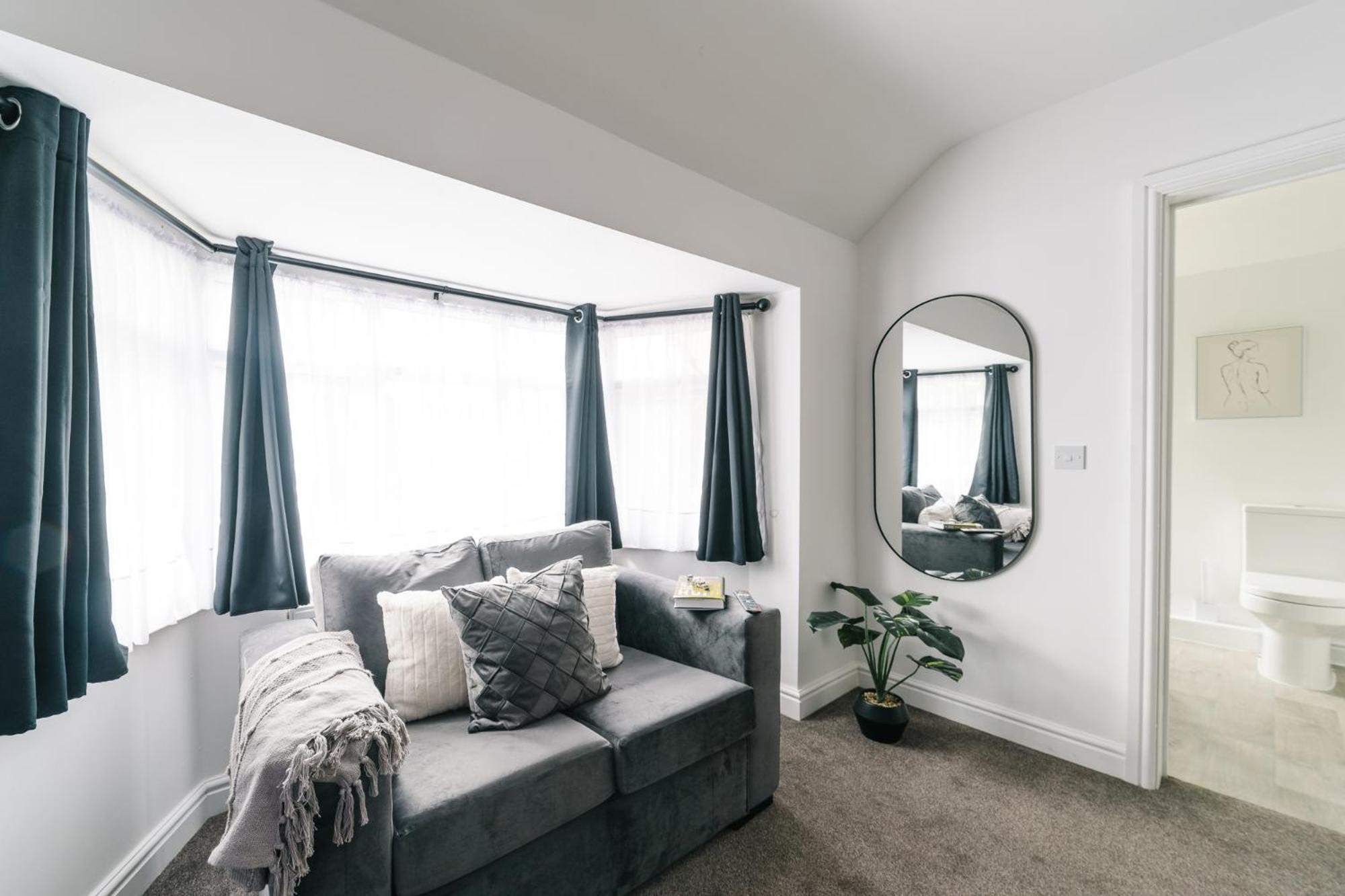Holiday home Boutique 5-bed 5-ensuite Stunning Gem, Near Jlr, Airport, World,nec Solihull