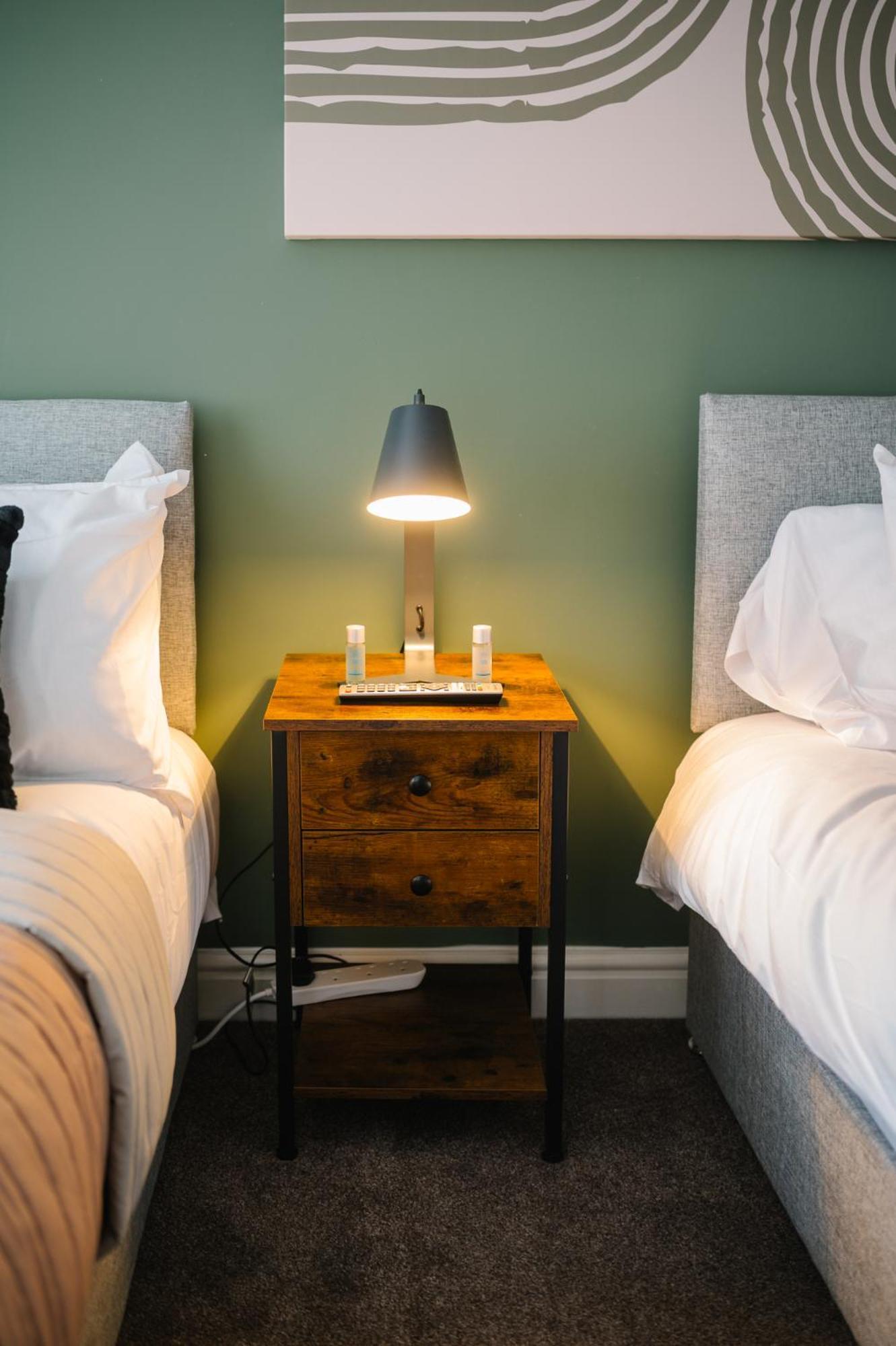 Boutique 5-bed 5-ensuite Stunning Gem, Near Jlr, Airport, World,nec Holiday home