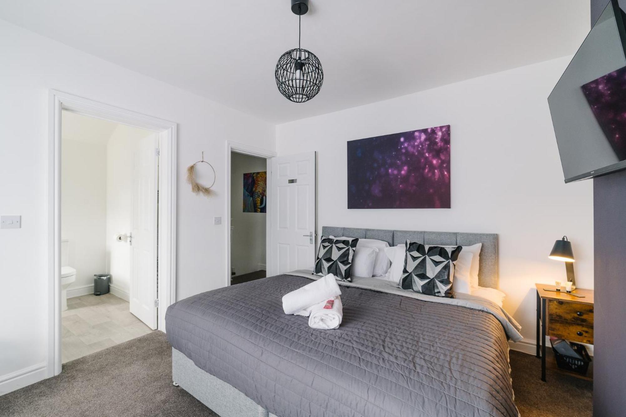 Boutique 5-bed 5-ensuite Stunning Gem, Near Jlr, Airport, World,nec Holiday home *