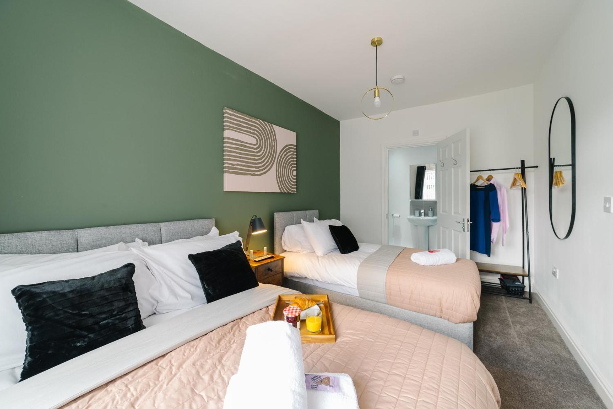 Boutique 5-bed 5-ensuite Stunning Gem, Near Jlr, Airport, World,nec * Solihull