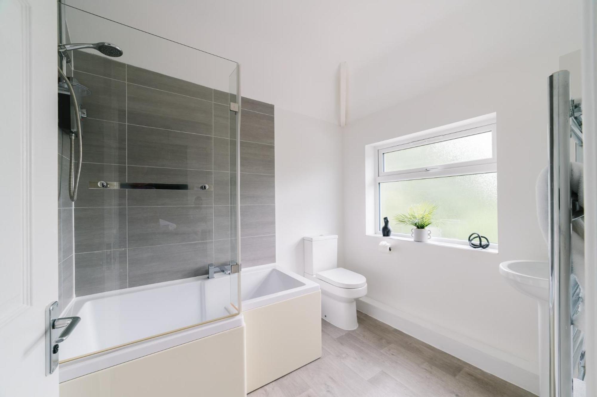 Boutique 5-bed 5-ensuite Stunning Gem, Near Jlr, Airport, World,nec Solihull