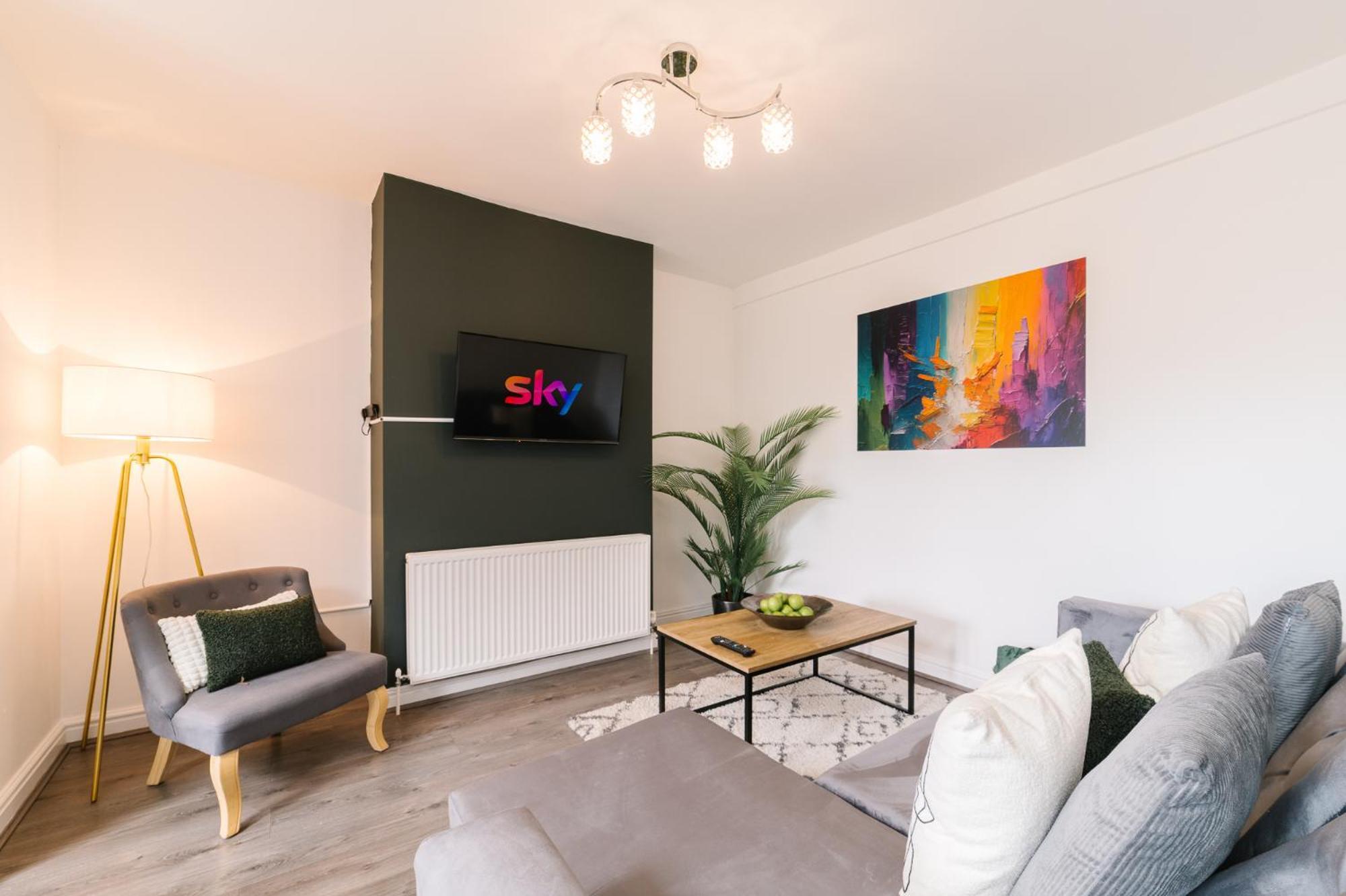 Boutique 5-bed 5-ensuite Stunning Gem, Near Jlr, Airport, World,nec *