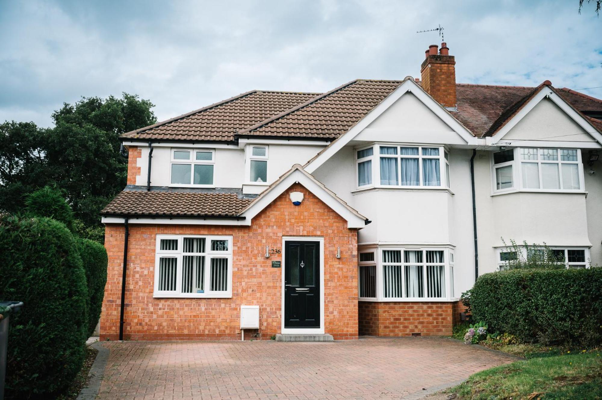 Boutique 5-bed 5-ensuite Stunning Gem, Near Jlr, Airport, World,nec * Solihull